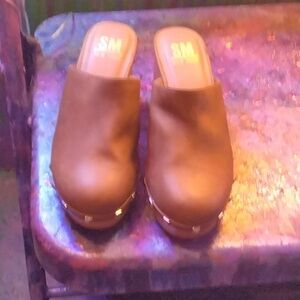 Clogs